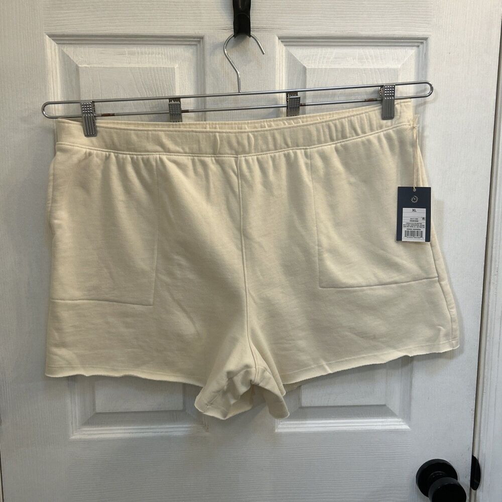 NWT Universal Thread Women's Cream Pocket Sweat Shorts Size XL